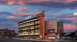 a building with a sign on the side of it at 7 Days Inn Foshan Qiandeng Lake in Nanhai