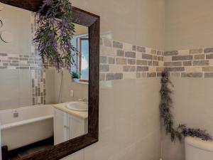 Et badeværelse på Miyanwe Guest House + 28 billeder