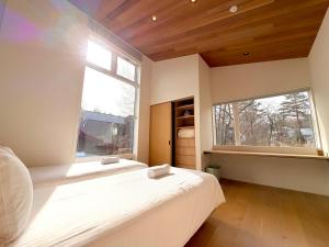 En eller flere senge i et værelse på Chalet Opus