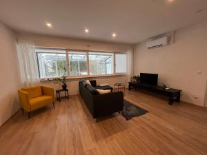 TV a/nebo společenská místnost v ubytování Steinwald-Zeit