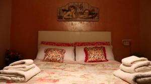 a bedroom with a bed with towels on it at Villa Anna! in Castrocielo +58 photos