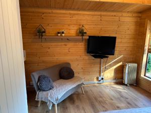 TV a/nebo společenská místnost v ubytování double bed short stay cabin + 5 fotografií