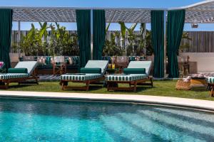 Bazén v ubytování The Xon Hotel nebo v jeho okolí