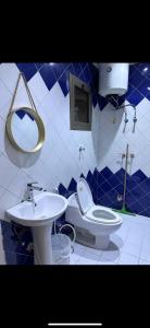 Et badeværelse på شقة أنيقه غرفتين وصالة بدخول ذاتي