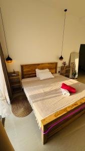 Una cama o camas en una habitación de HUG Mirissa