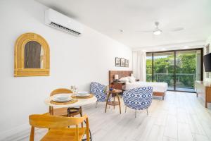 Χώρος καθιστικού στο Bessa Living Luxury Studio Apartment 15 minutes from Ocho Rios