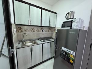 Una cocina o kitchenette en Khalidiya Studio