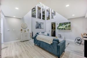 Χώρος καθιστικού στο 493- Grandeur Family Home AC & Patio near Meta & Stanford