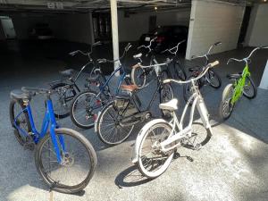 Ποδηλασία στο 497-Upscale Family Home w AC & Patio near Meta & Stanford ή στη γύρω περιοχή