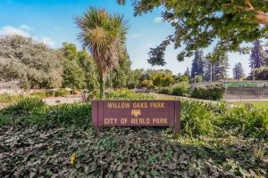 Κήπος έξω από το 2 Luxury Townhouses near Meta & Stanford - 493 & 497