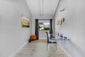 Φωτογραφία από το άλμπουμ του 4 Luxury Townhouses in Private Lot near Meta & Stanford σε Menlo Park