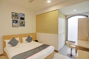 Ένα ή περισσότερα κρεβάτια σε δωμάτιο στο Townhouse RELAX SUITS A BOUTIQUE HOTEL VASUNDHARA