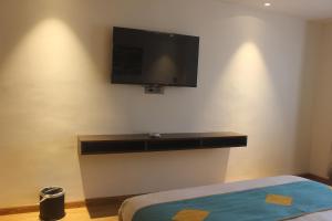 Μια τηλεόραση ή/και κέντρο ψυχαγωγίας στο Hotel Crown Plaza