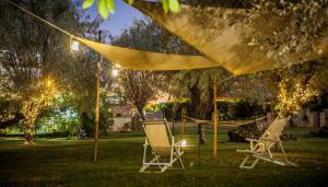 O grădină în afara Paramount Safari Cottage