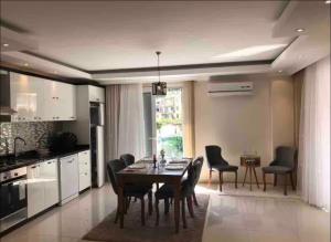 Η κουζίνα ή μικρή κουζίνα στο Bluebay Alanya