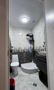 Ένα μπάνιο στο lambada house