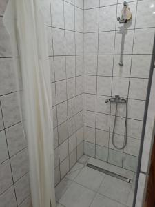 Et badeværelse på Szafirowy Pensjonat Pracowniczy