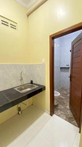 Ένα μπάνιο στο Candra Kost