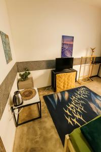 Χώρος καθιστικού στο Full Moon Confidence Cave Rest After the Rave