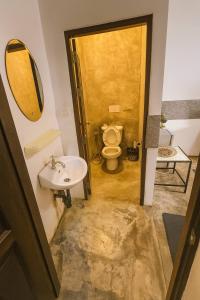 Ένα μπάνιο στο Full Moon Confidence Cave Rest After the Rave