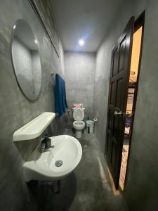 Ένα μπάνιο στο Haad Rin Confidence Cave Rest After the Rave +15 φωτογραφίες