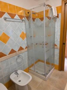 Ένα μπάνιο στο Is Molas Domus Michela