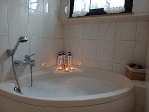 Phòng tắm tại Eifelruhe 2 in Schleiden - inklusive Garage, großer Terrasse und 3 Schlafzimmer - ideal für Familien und Freunde - Hunde freundlich