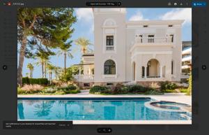 Piscina de la sau aproape de Villa Maria