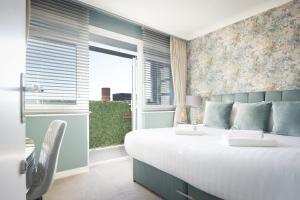 Ένα ή περισσότερα κρεβάτια σε δωμάτιο στο Sunset Apartment - 7th Floor Double Tree - Hilton