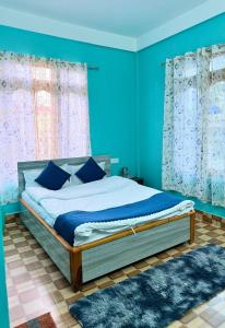 En eller flere senge i et værelse på Himali Homestay, Mirik