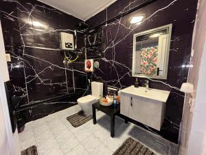 O baie la Luxury house, near to airport, AC, Wifi +40 fotografii