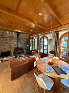 a living room with a table and a couch at Casa Rural Pirineu Nevà in Nevà