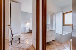 a bathroom with a tub and a sink and a toilet at Appartamento vista mare, 100mt dall'Ospedale Pediatrico, a 200mt dal mare, 1h da Roma Termini in Santa Marinella +87 photos