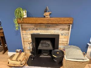 Gallery image of The Ship Inn's Mill Cottage - Weavers Way in Gatehouse of Fleet