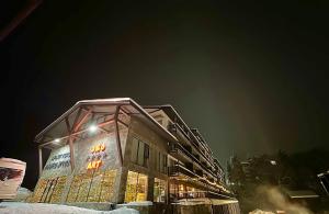 Το κτήριο όπου στεγάζεται  το διαμέρισμα +9 φωτογραφίες