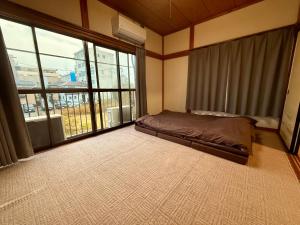 Giường trong phòng chung tại 桜の家