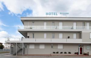 a building with a hotel on top of it at Hotel Richard in Agliana