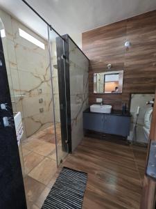 Ένα μπάνιο στο Aavasan home stay