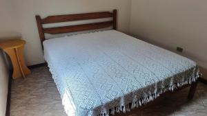 En eller flere senge i et værelse på Comfortable Beach House