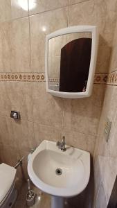 Et badeværelse på Comfortable Beach House