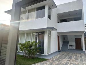 Το κτήριο όπου στεγάζεται  το διαμέρισμα