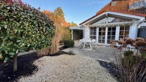 Κήπος έξω από το NEU Hütthus Ferienhaus in Timmendorfer Strand