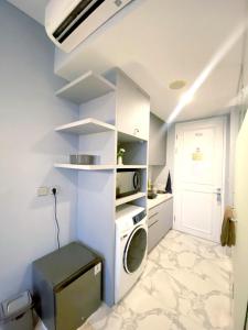 Nhà bếp/bếp nhỏ tại Art Deco Lux Apartment with Mountain View