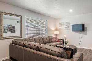 TV a/nebo společenská místnost v ubytování 2bd 1bth place in Arlington Centrally located in DFW and conveniently located near Cowboy's Stadium