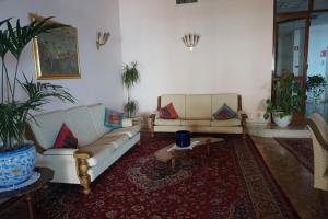 Posezení v ubytování Hotel Mediterranée