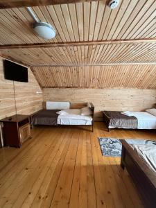 Una cama o camas en una habitación de ДАН