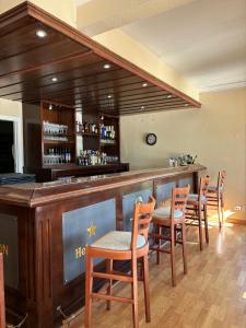 Ο χώρος του lounge ή του μπαρ στο Los Naranjos Termal