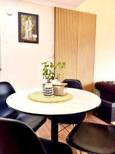 Afbeelding uit fotogalerij van Comfortable 2BR Home in Hallam in Hallam