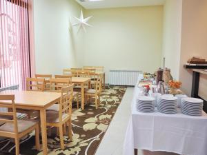 Restaurace v ubytování Тайната квартира - The Secret apartment + 33 fotografií