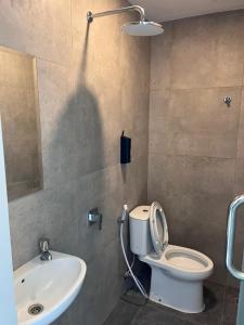 a bathroom with a toilet and a sink at Hotel Cengkareng Inn in Jakarta